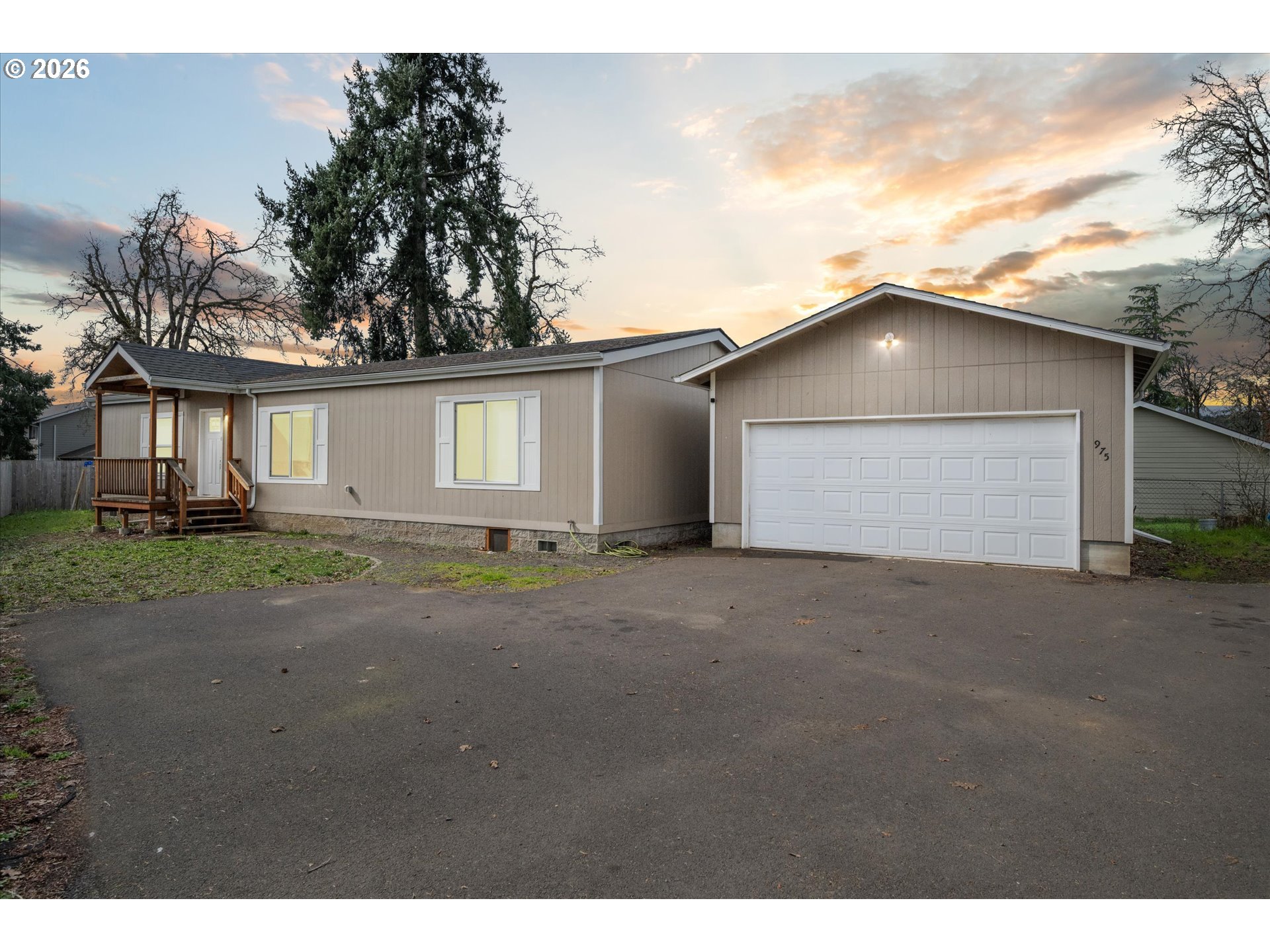 975 16TH ST, CottageGrove, OR 97424