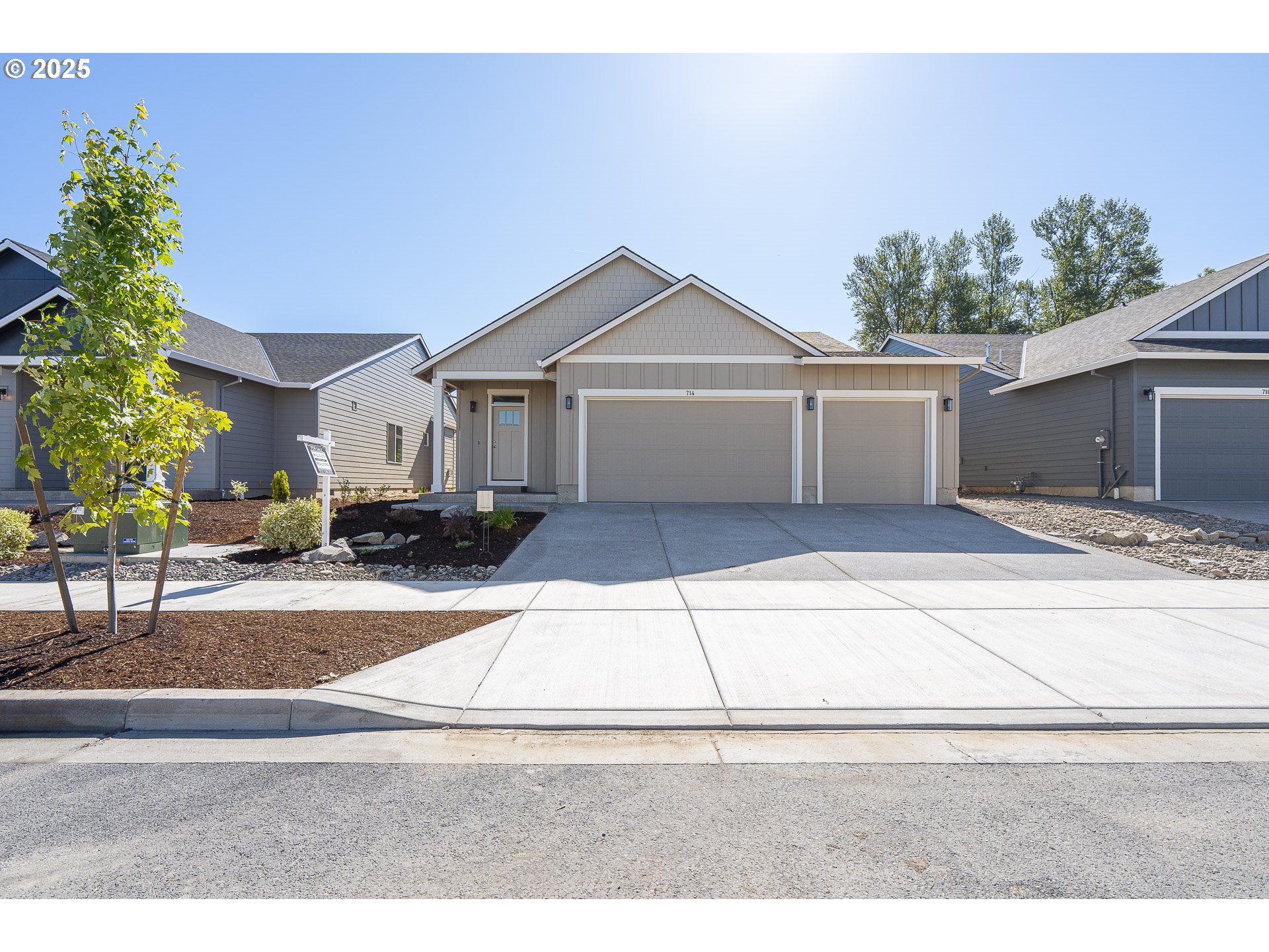 714 Tigerlily ST, Silverton, OR 97381