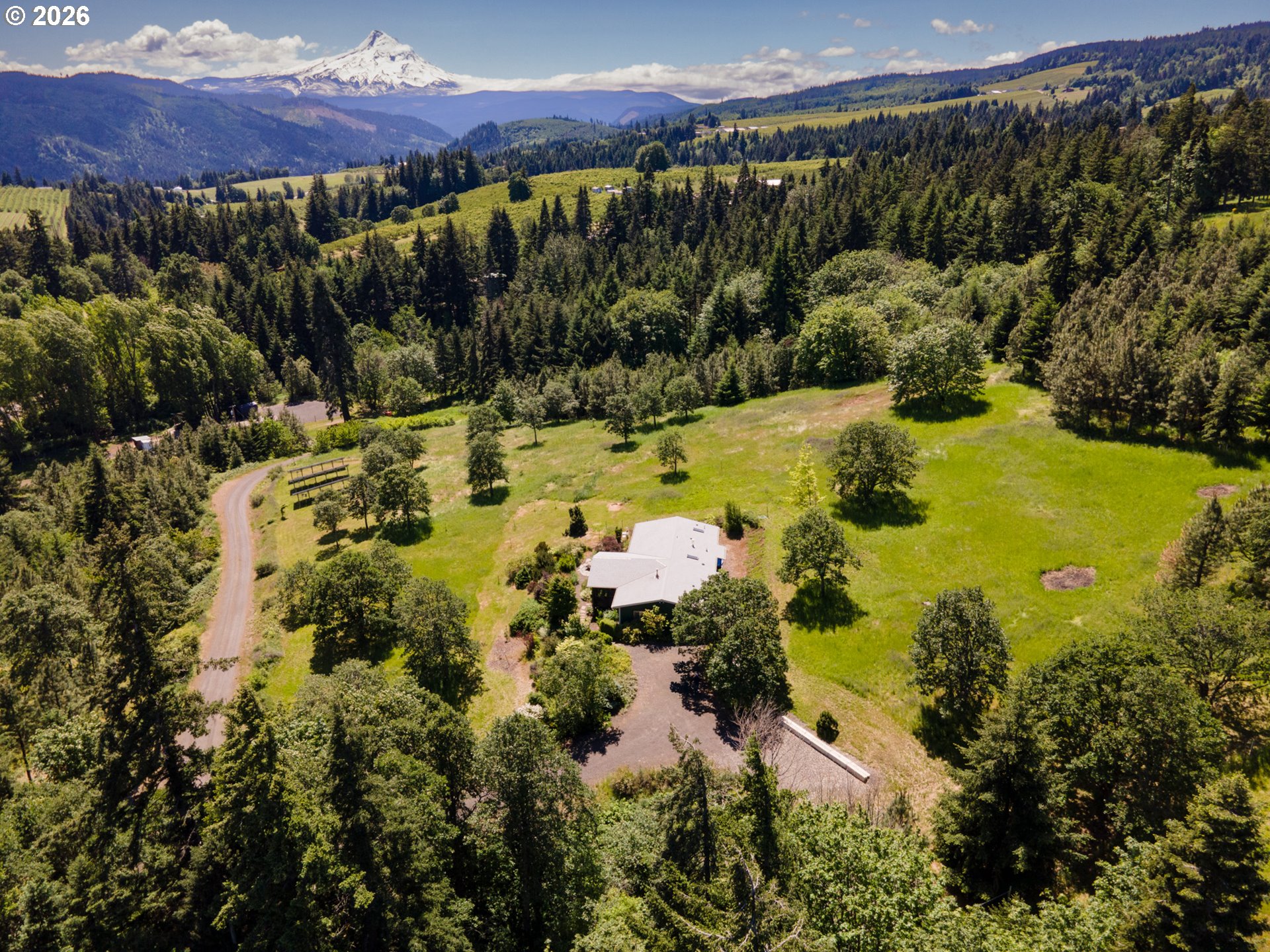 5090 Binns Hill DR, HoodRiver, OR 97031