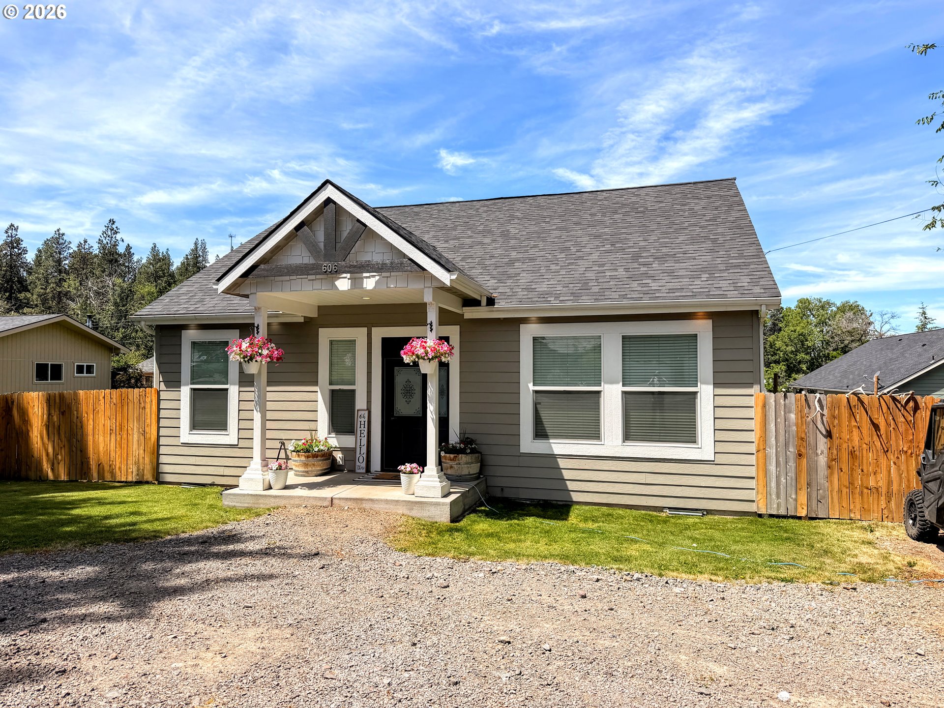 606 2ND ST, Cove, OR 97824