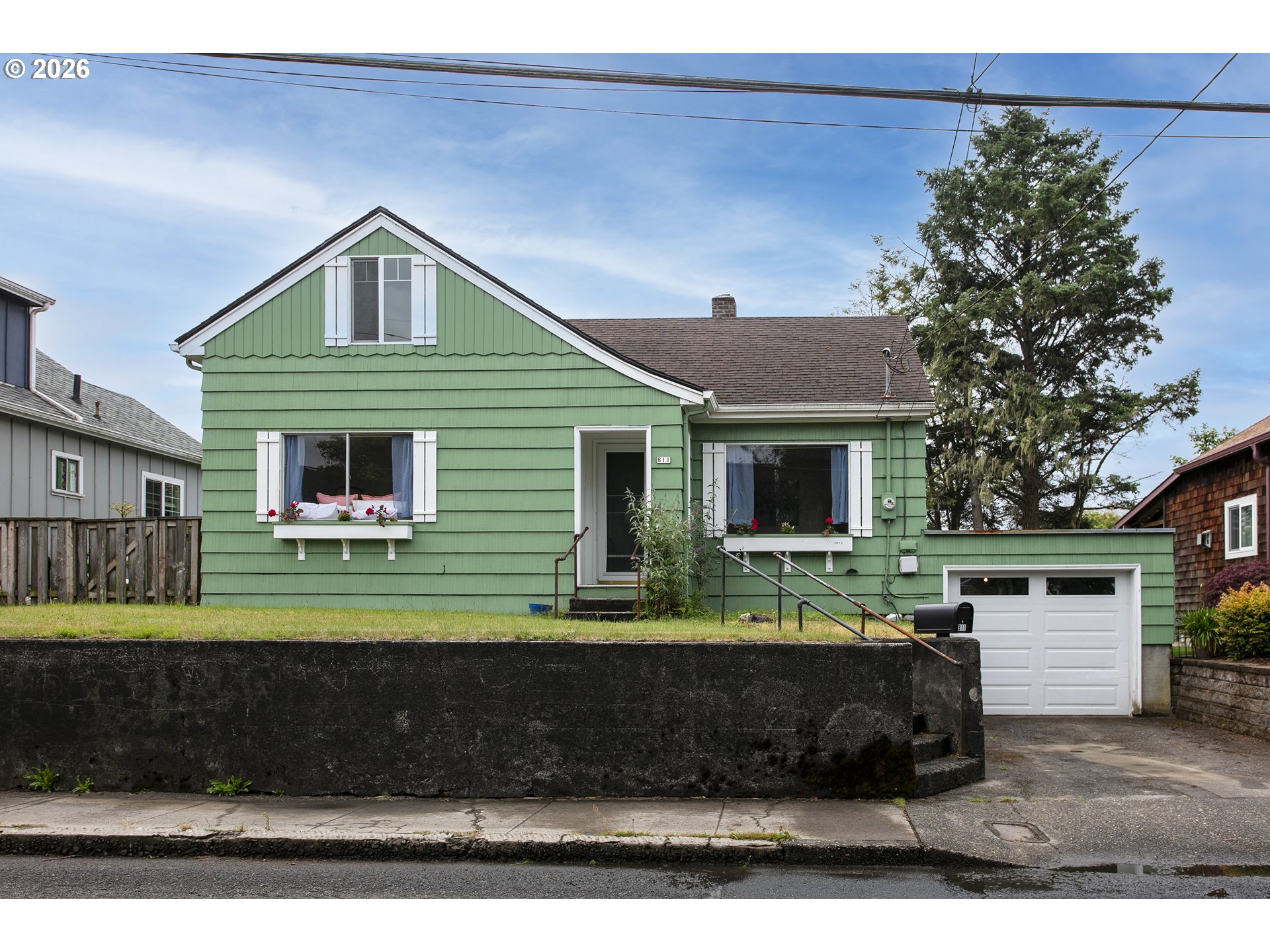 811 12TH AVE, Seaside, OR 97138