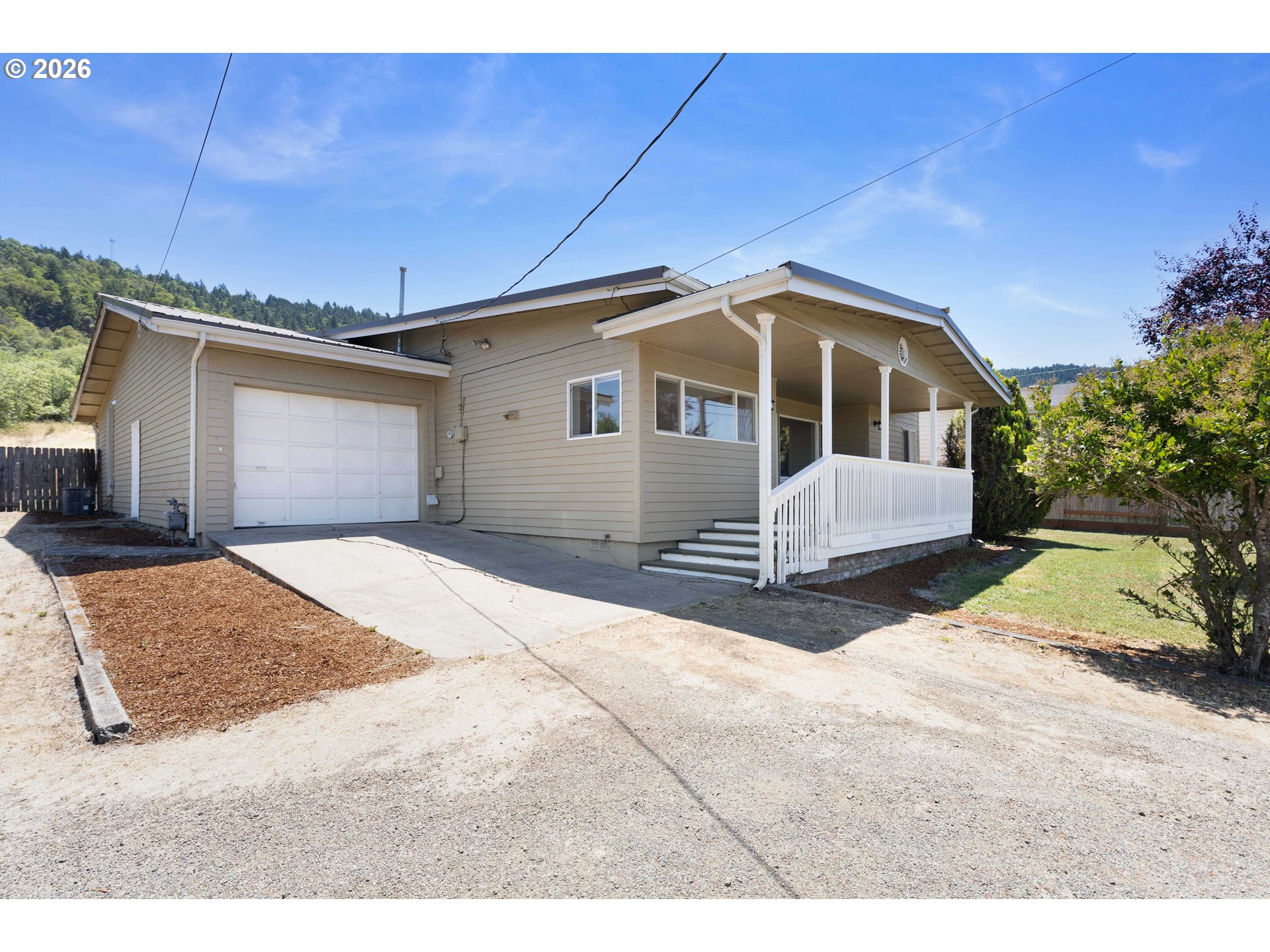 1402 LOOKINGGLASS RD, Roseburg, OR 97471
