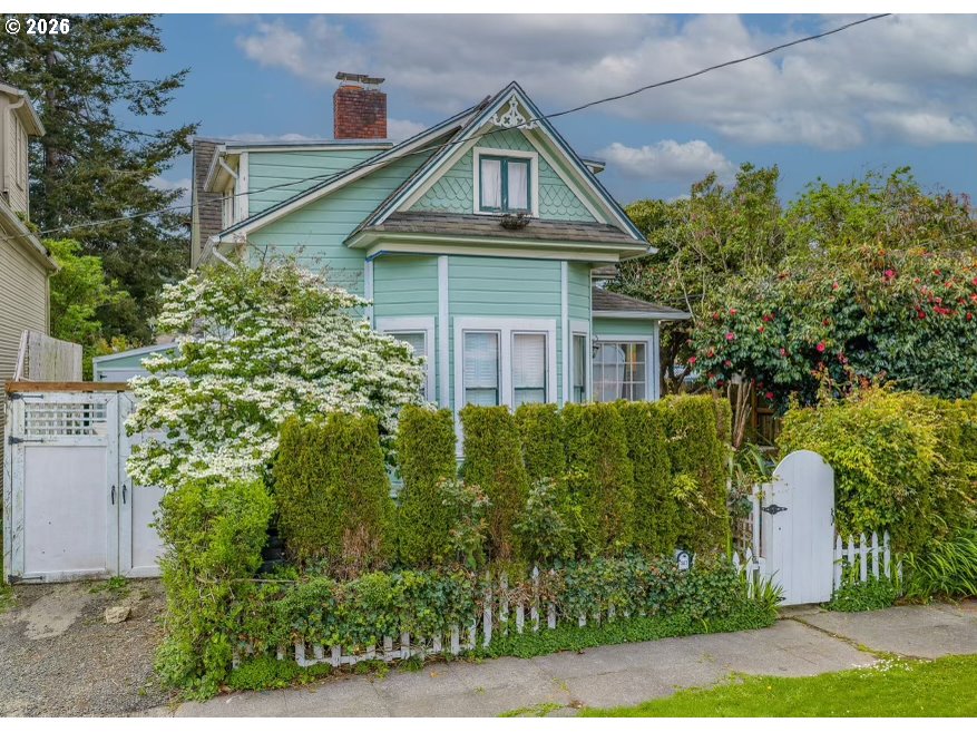 567 6TH ST, CoosBay, OR 97420