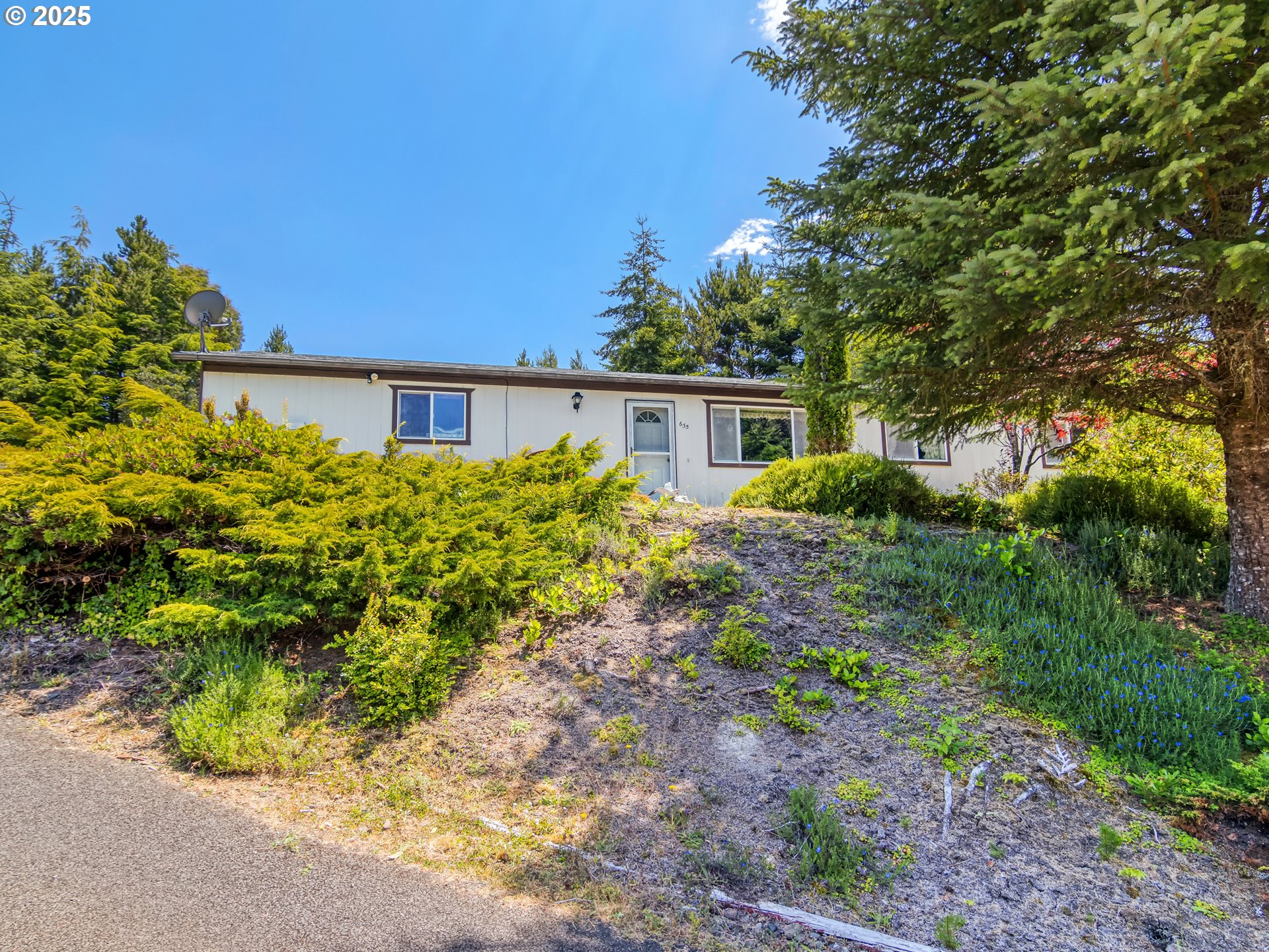 635 BALL BLVD, Waldport, OR 97394