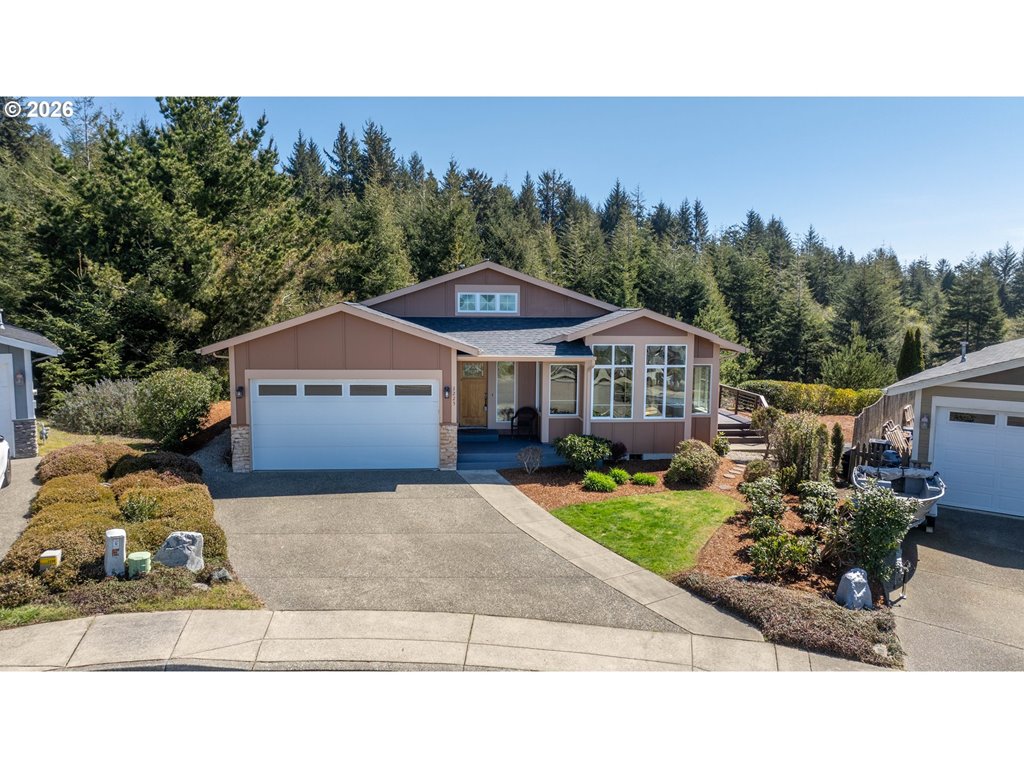 1225 NAUTICAL LN, CoosBay, OR 97420