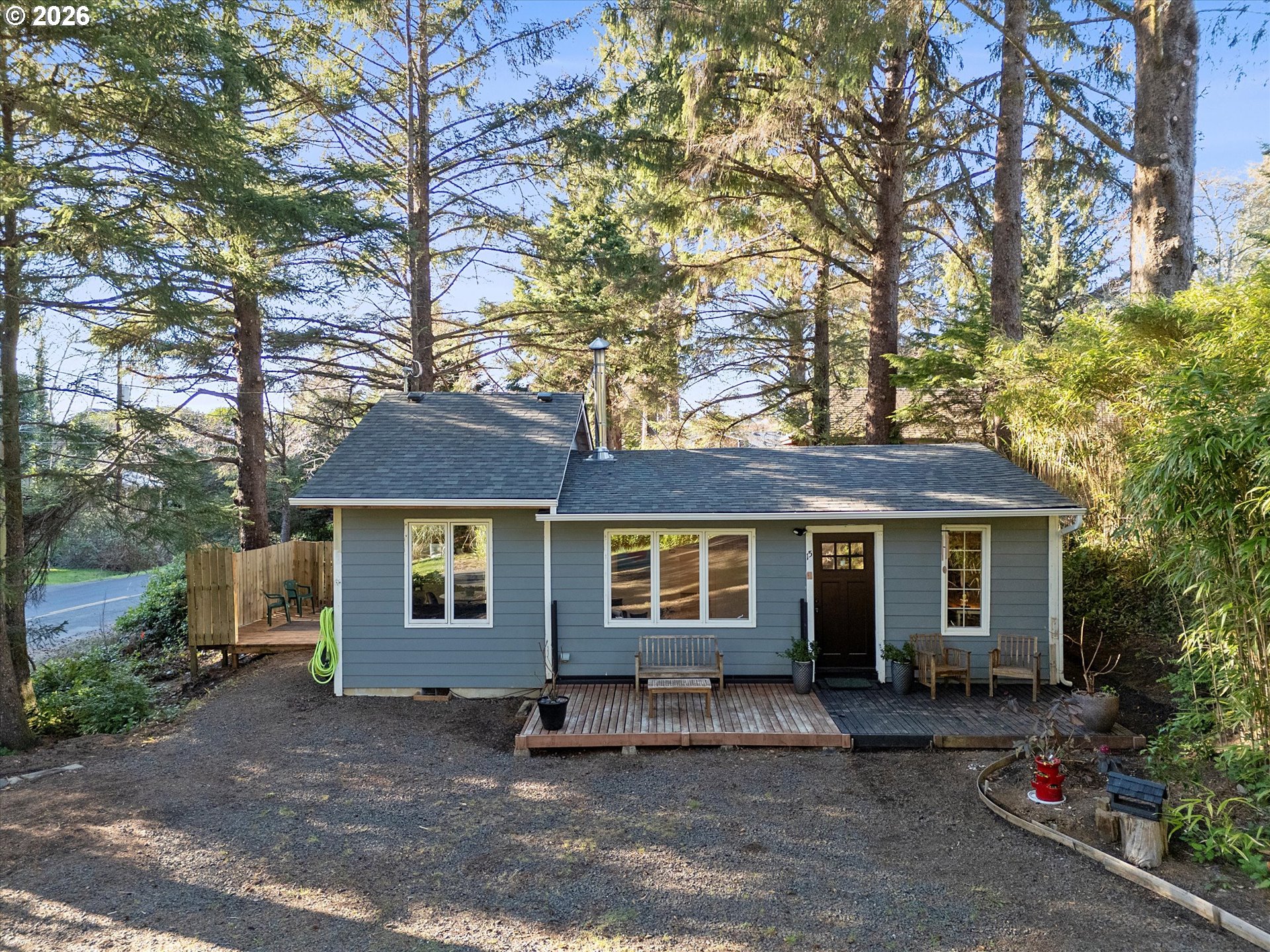 15 KEENE AVE, DepoeBay, OR 97341