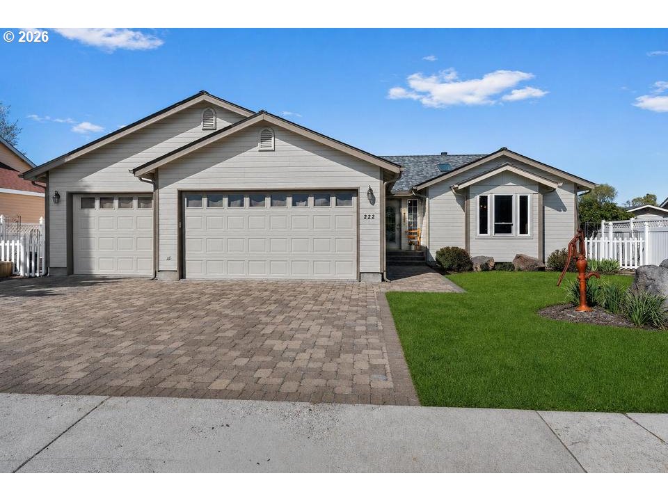 222 MEADOW LAKES DR, Prineville, OR 97754