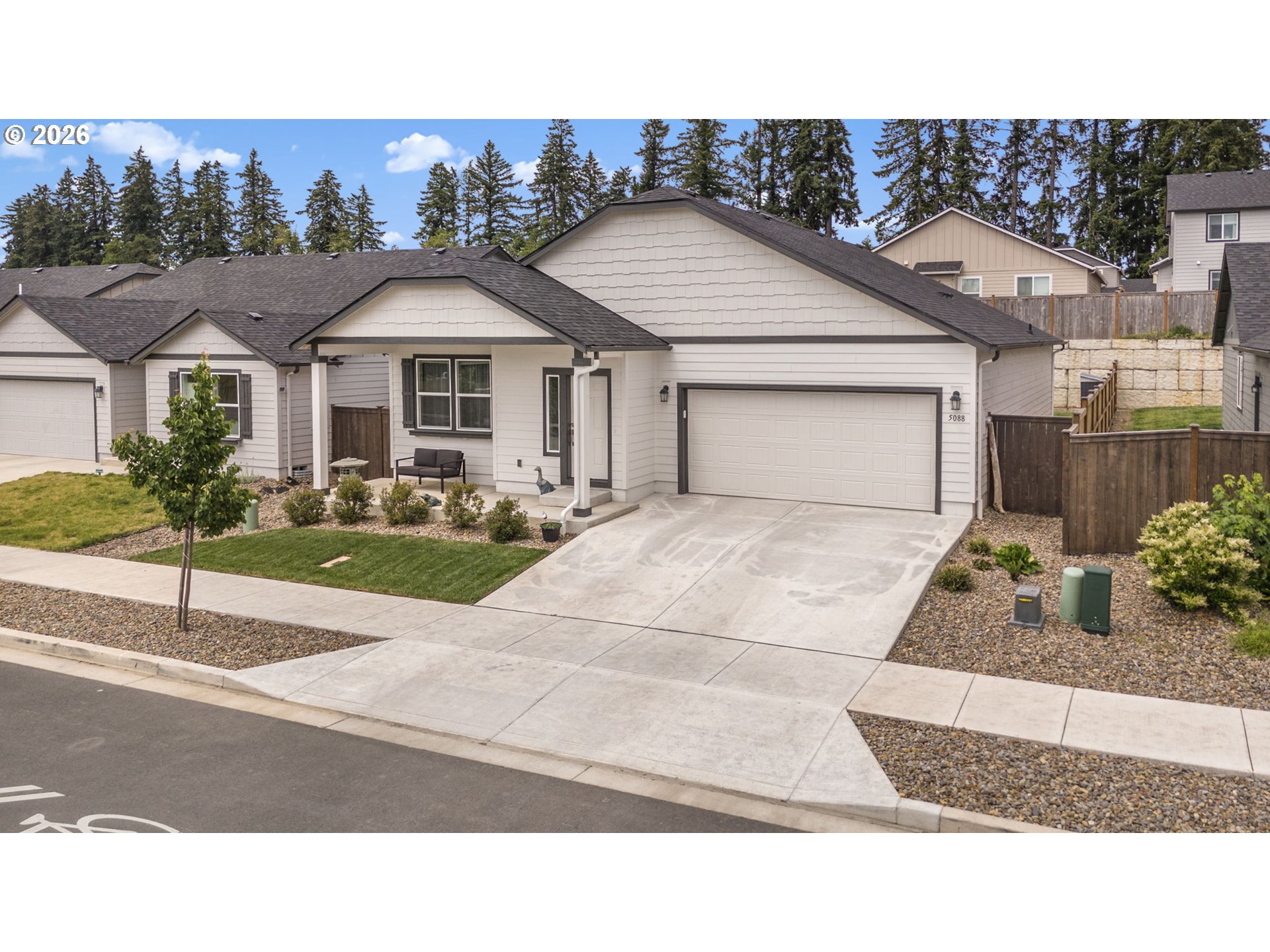5088 HOLLY ST, Springfield, OR 97477
