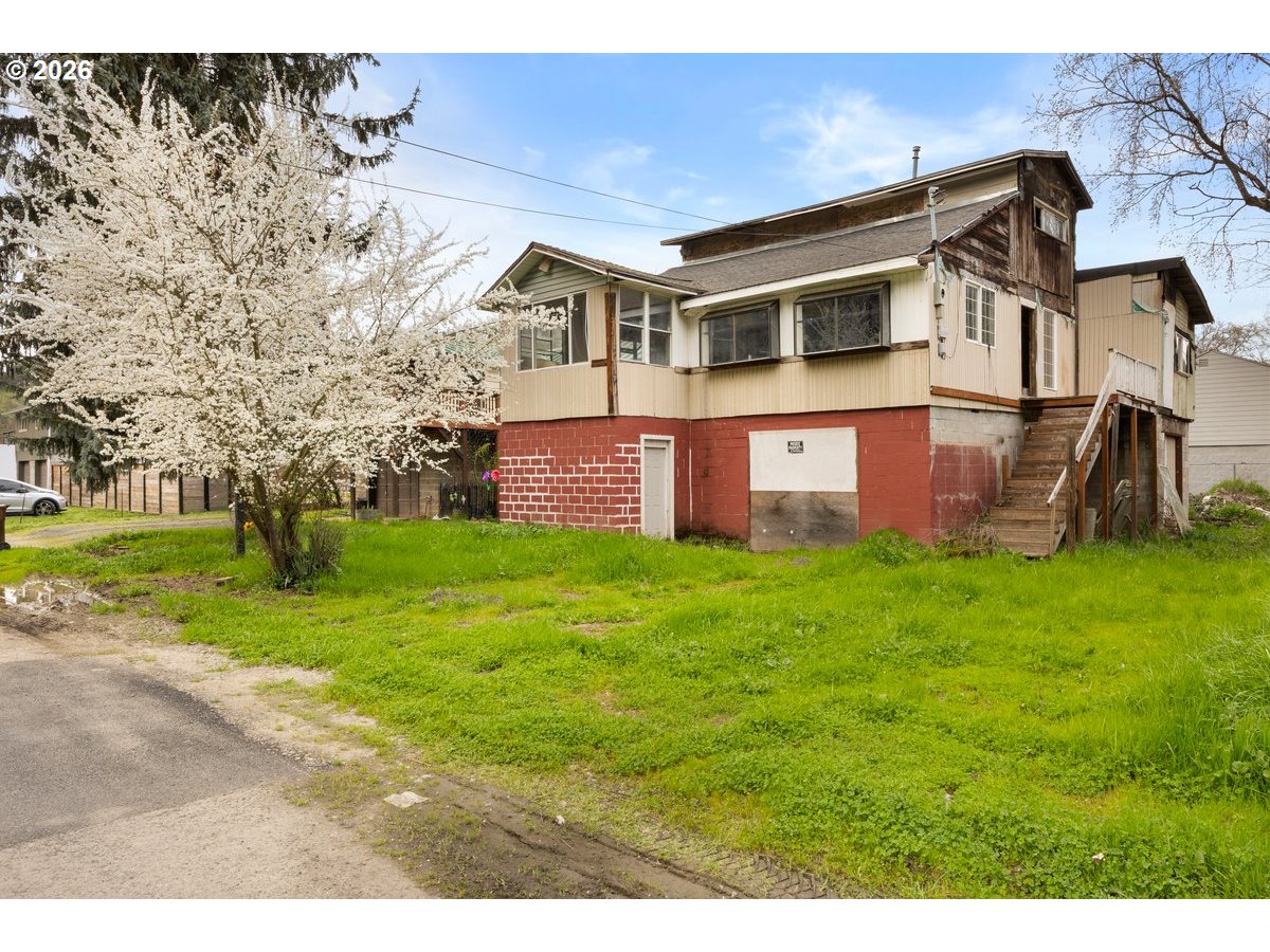 195 MILL ST, MyrtleCreek, OR 97457