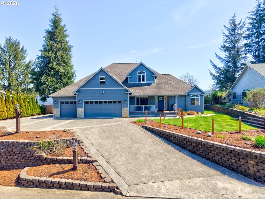 660 18TH AVE, CoosBay, OR 97420