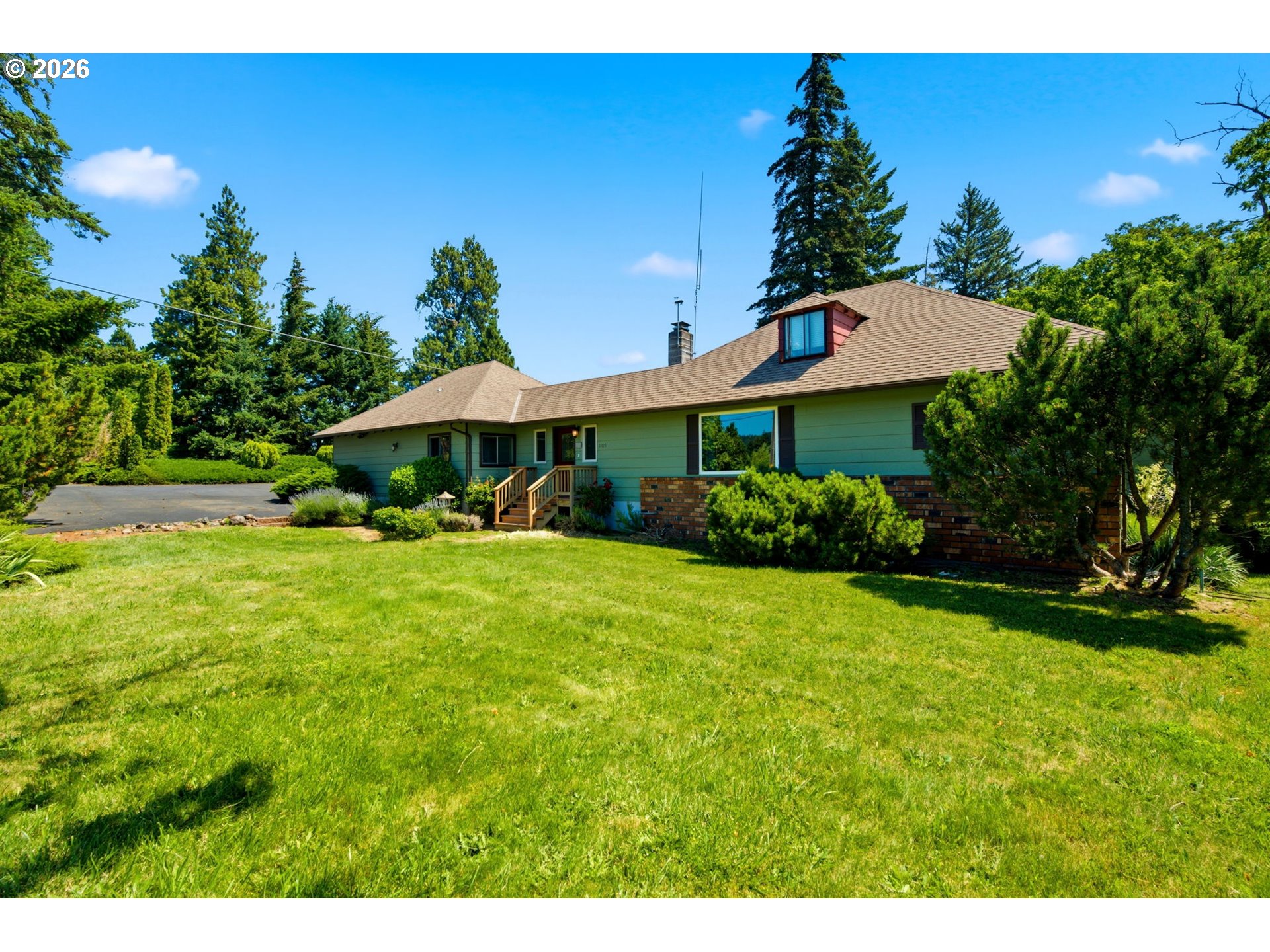 1109 COUNTRY CLUB RD, HoodRiver, OR 97031