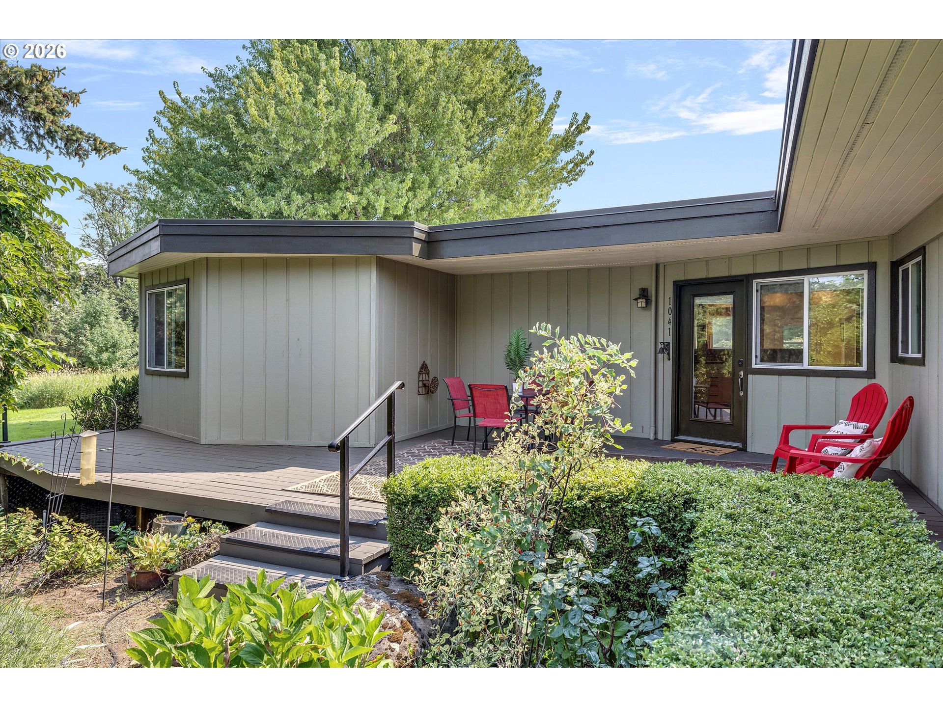 1041 CANNON DR, HoodRiver, OR 97031
