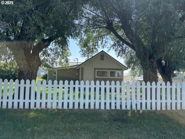 1645 4TH ST, Haines, OR 97833