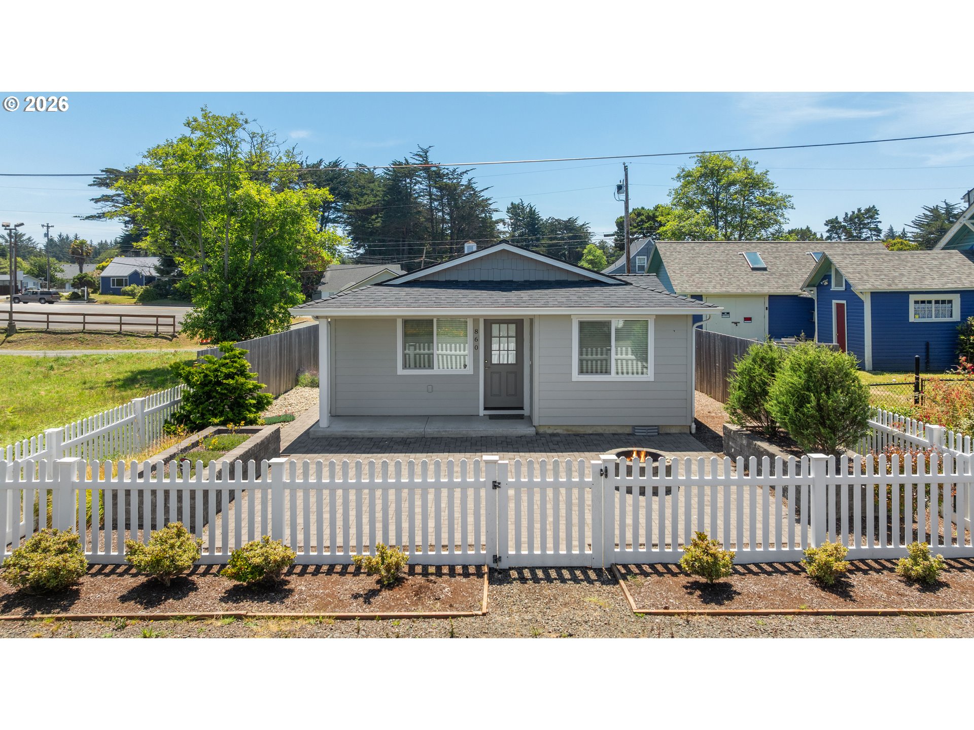 860 1ST ST, Bandon, OR 97411