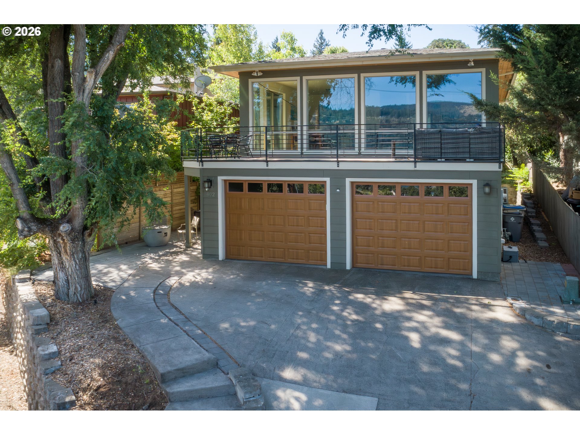 402 Bluff RD, HoodRiver, OR 97031