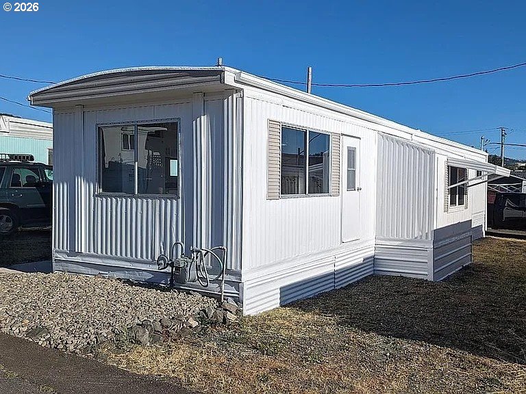 2071 STEPHENS ST, Roseburg, OR 97470