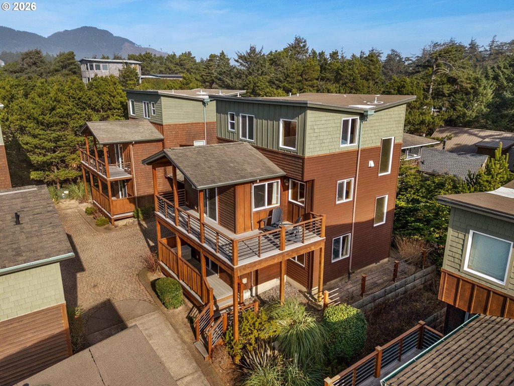 8934 Pelican LN, Manzanita, OR 97130