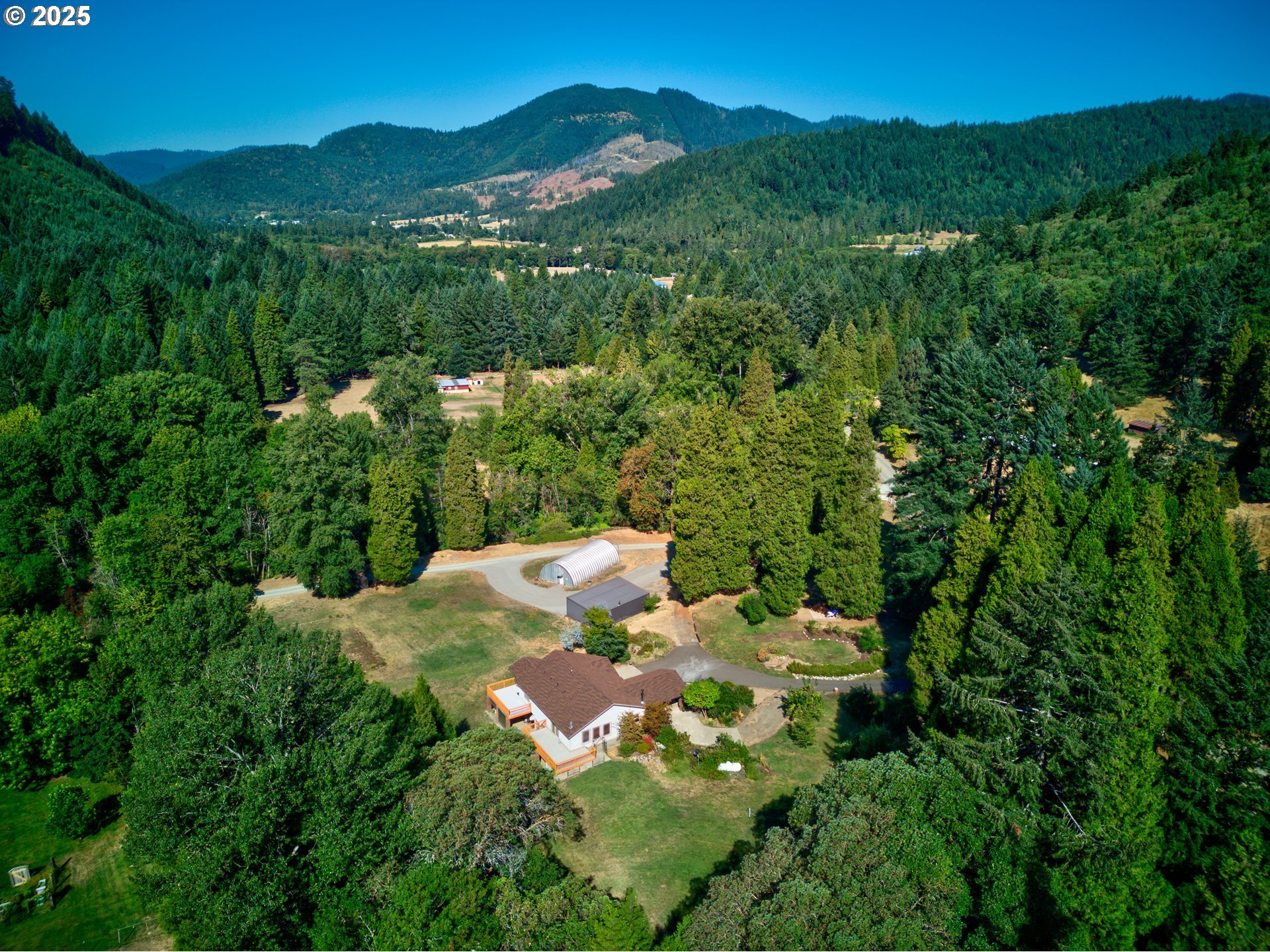 913 STARVEOUT CREEK RD, Azalea, OR 97410