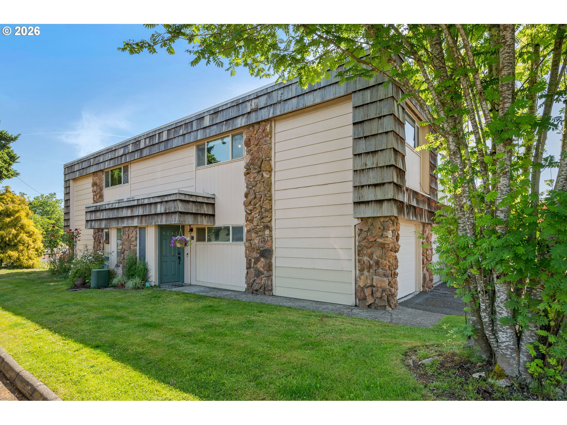 2727 GATEWAY ST, Springfield, OR 97477