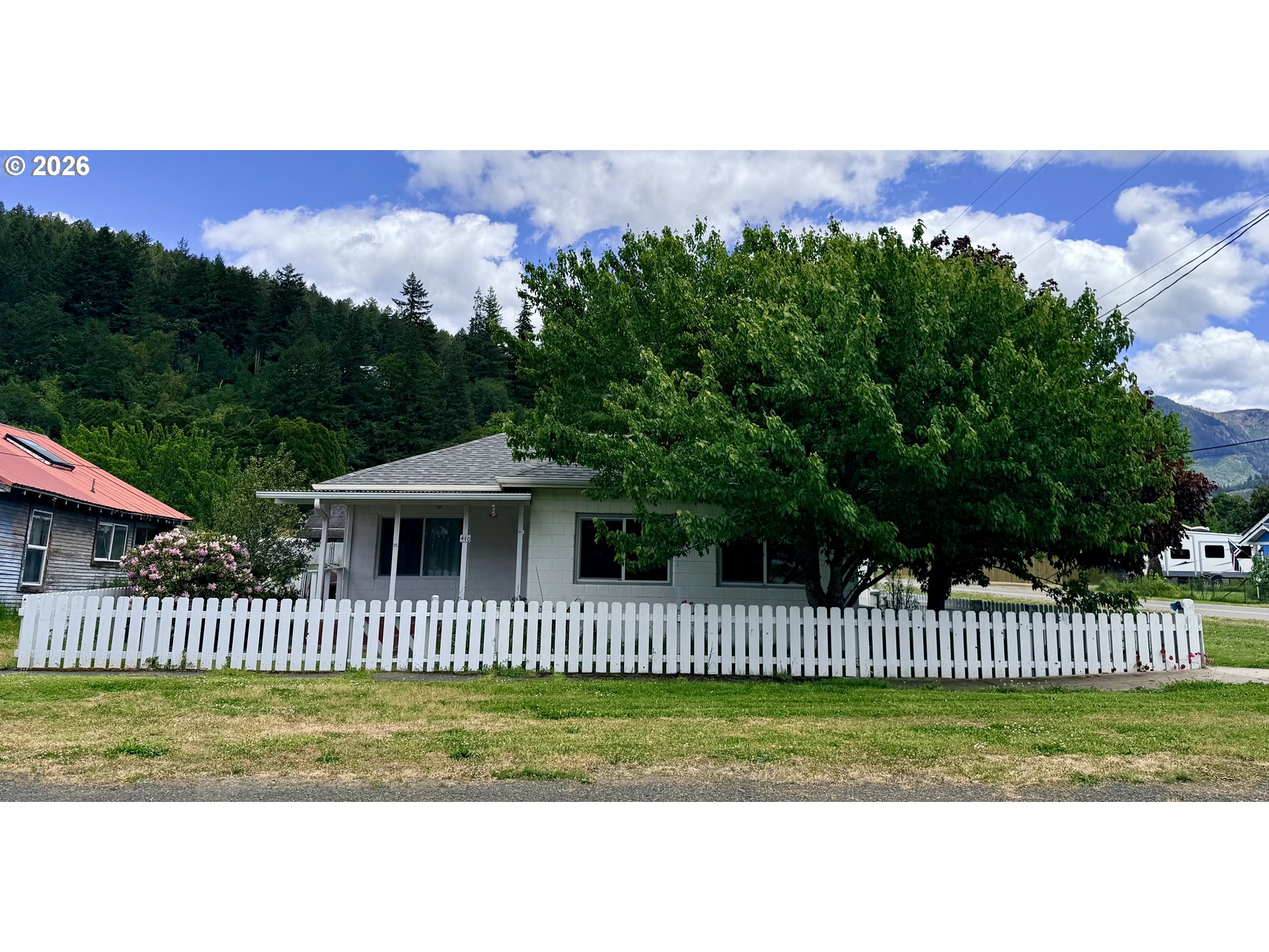 410 3RD AVE, Powers, OR 97466