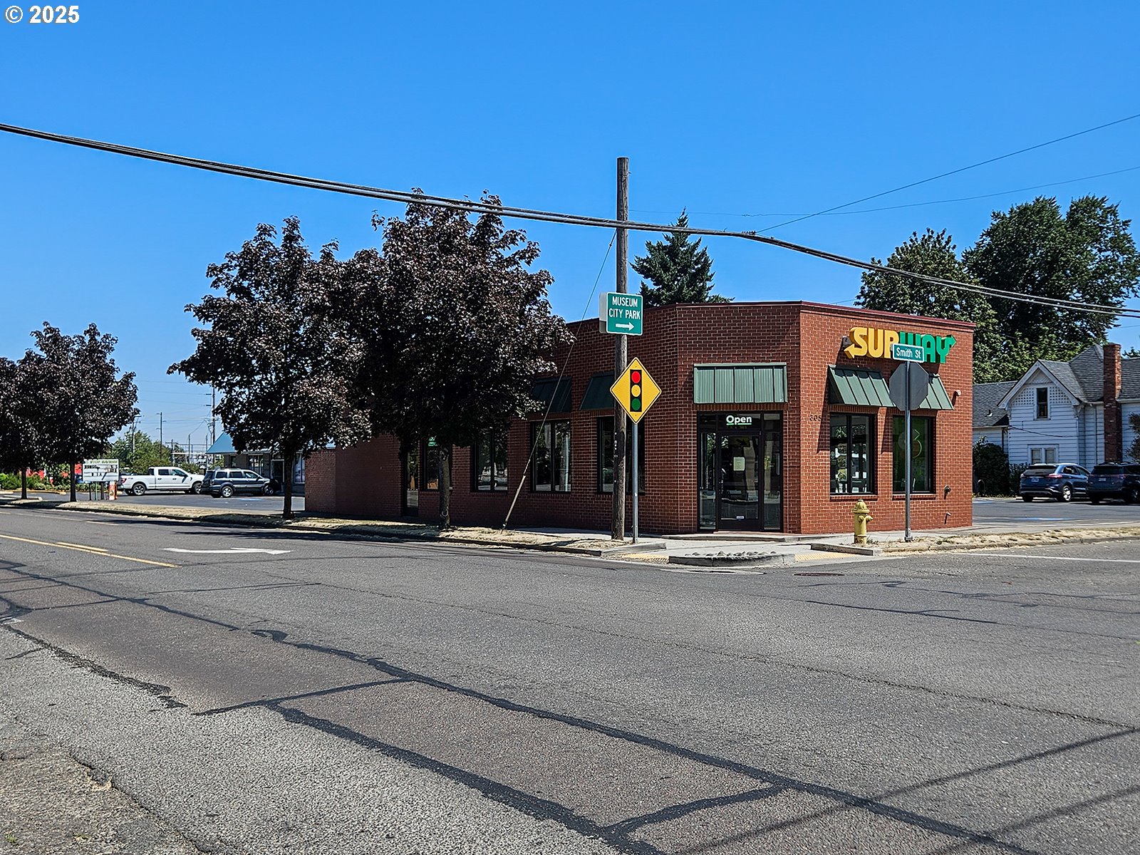 305 SMITH ST