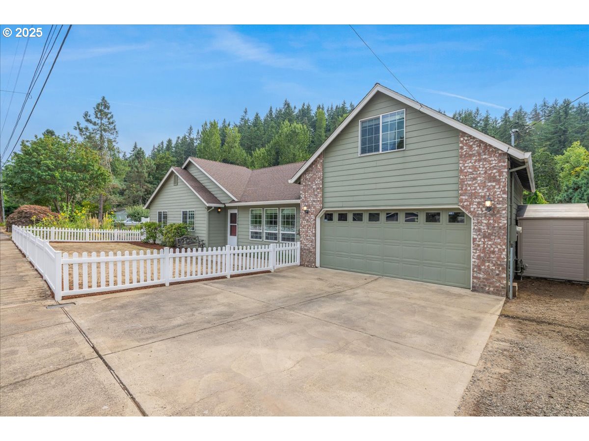 1110 MADISON ST, Silverton, OR 97381