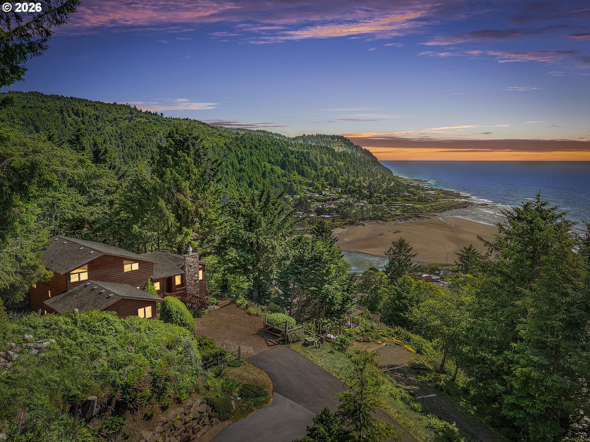 635 RADAR RD, Yachats, OR 97498