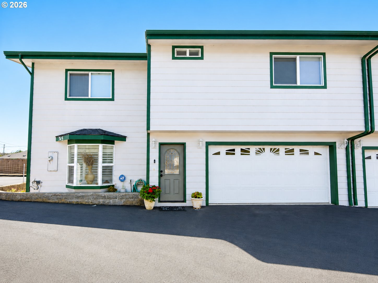 745 2ND ST, Brookings, OR 97415
