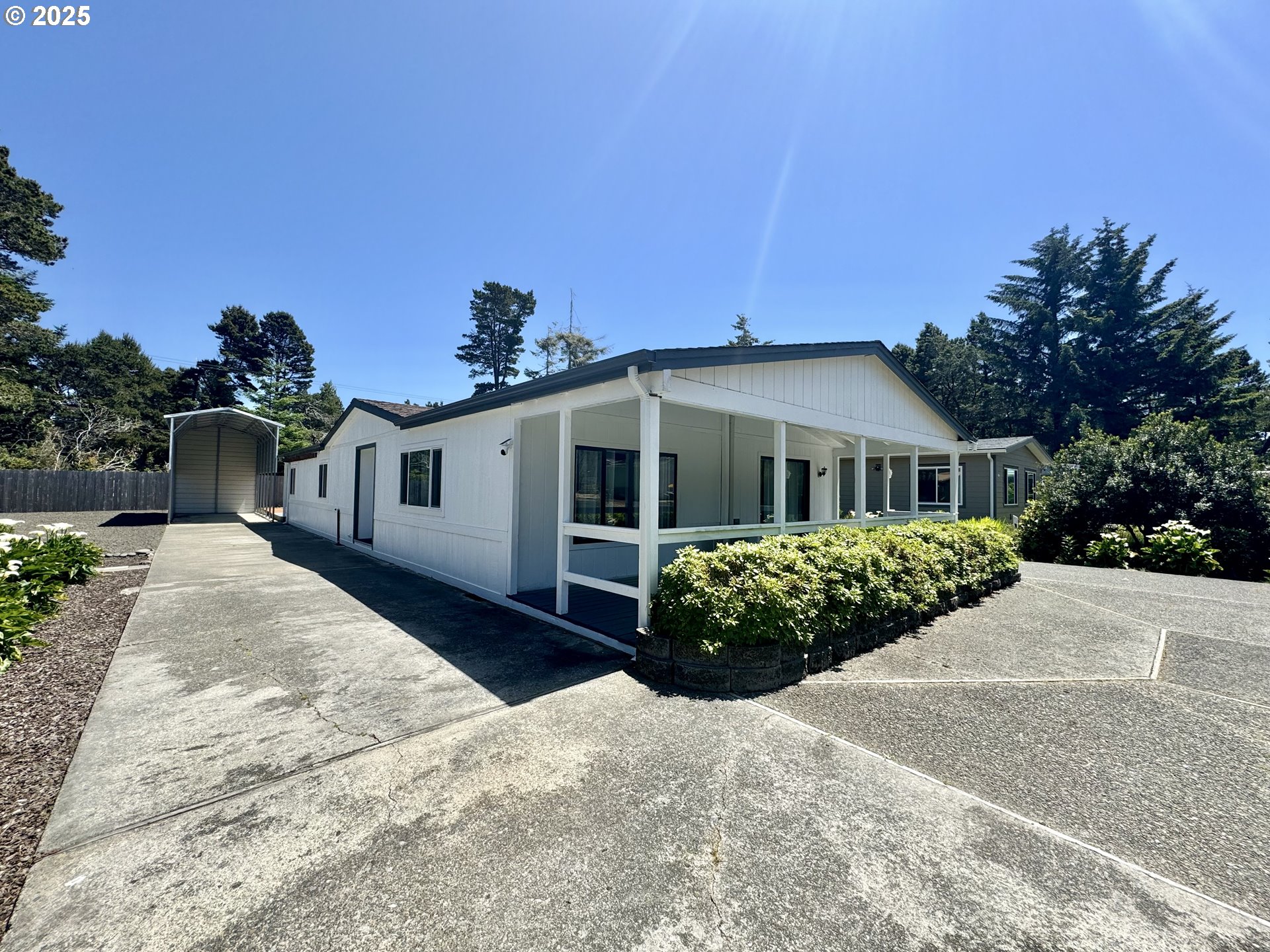 1601 RHODODENDRON DR, Florence, OR 97439
