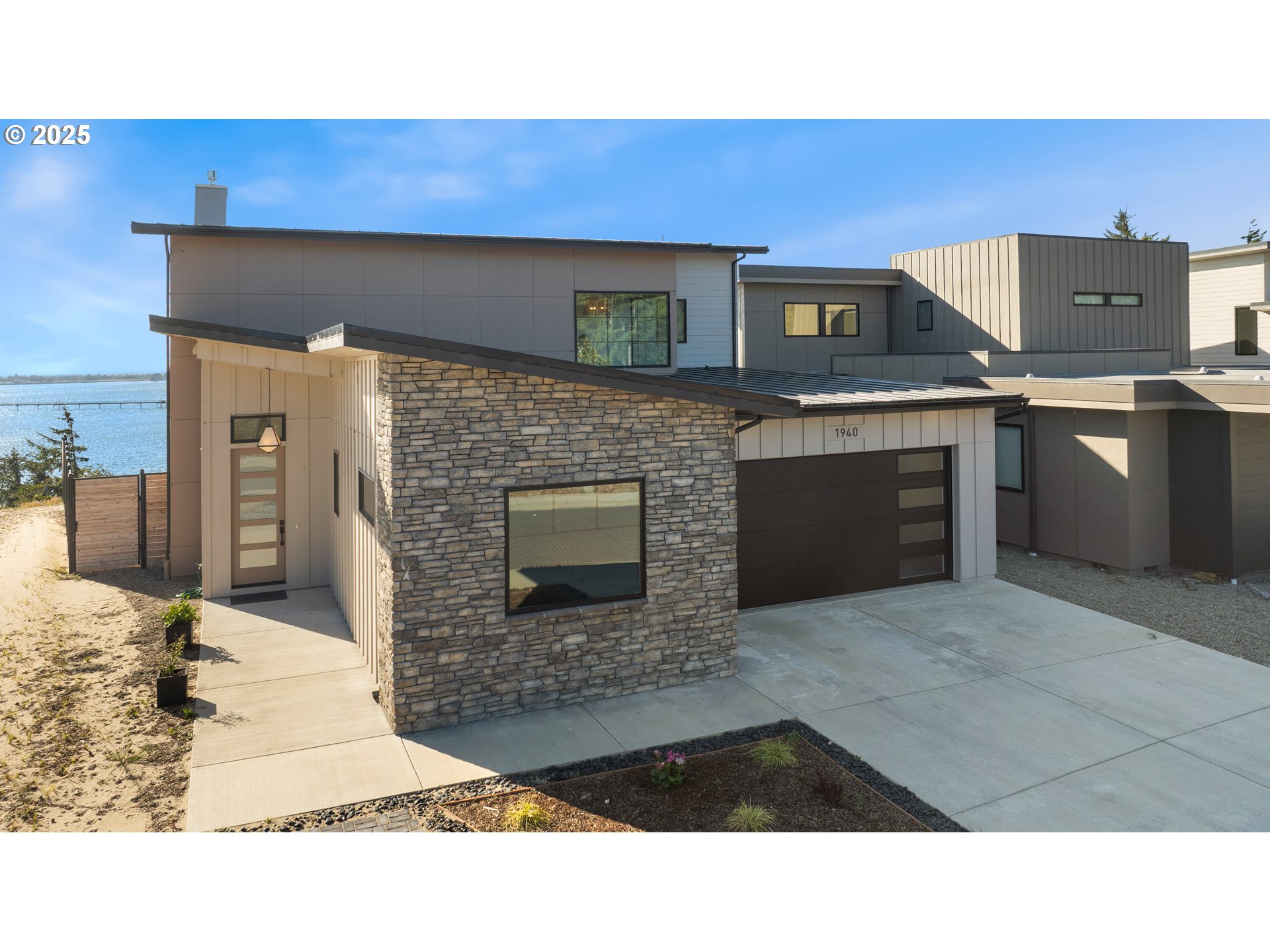 1940 PACIFIC VIEW LN, CoosBay, OR 97420