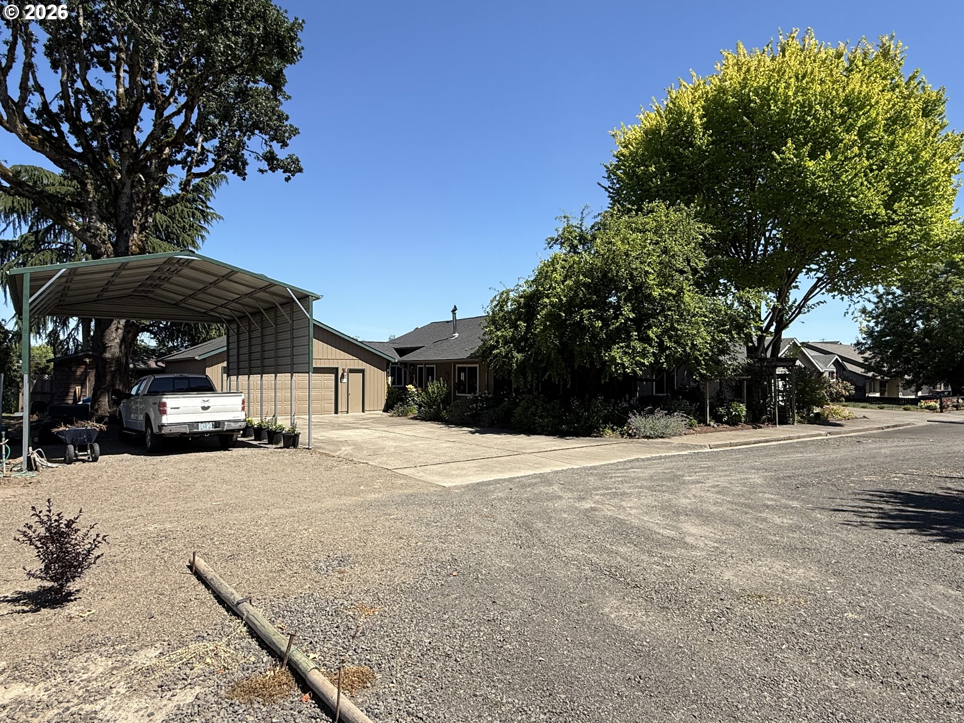 210 2ND ST, Carlton, OR 97111