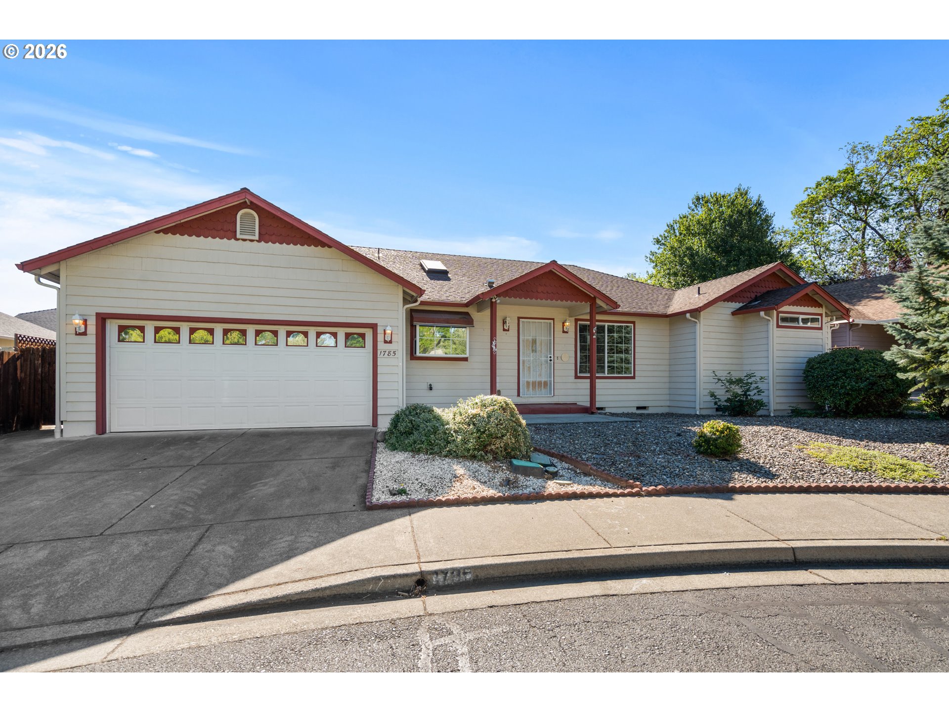 1785 BROOKHURST WAY, GrantsPass, OR 97527