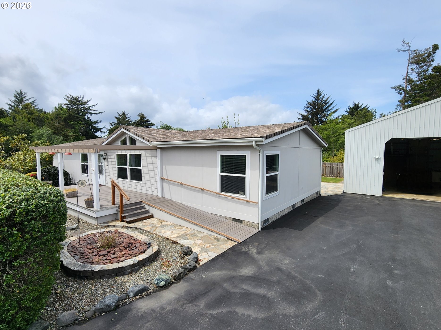 255 15TH ST, Bandon, OR 97411
