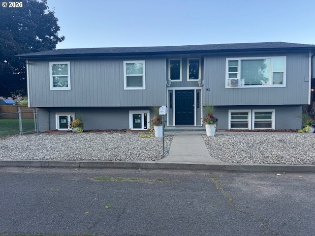 911 DIVISION AVE, LaGrande, OR 97850