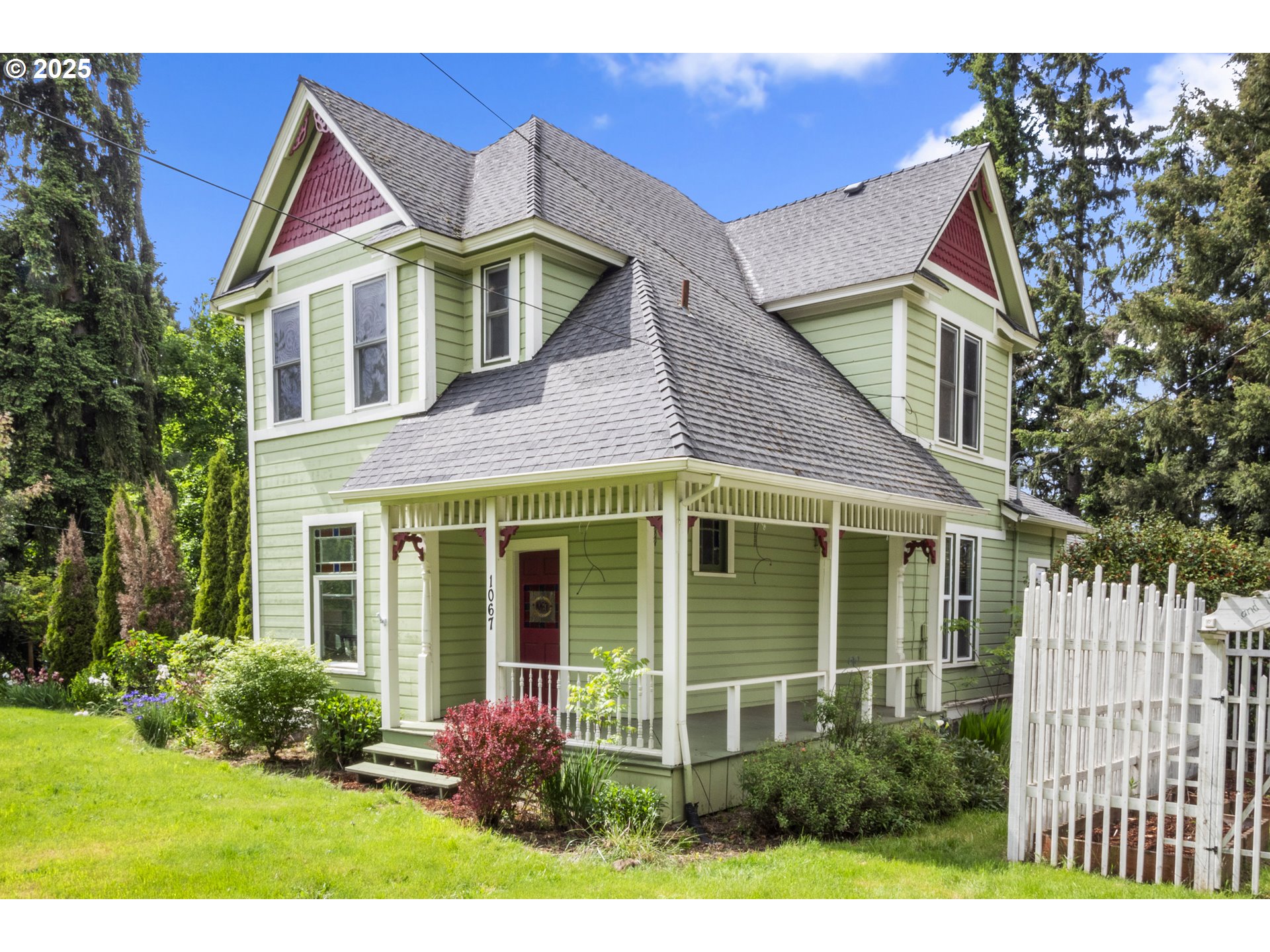 1067 OAK ST, Silverton, OR 97381