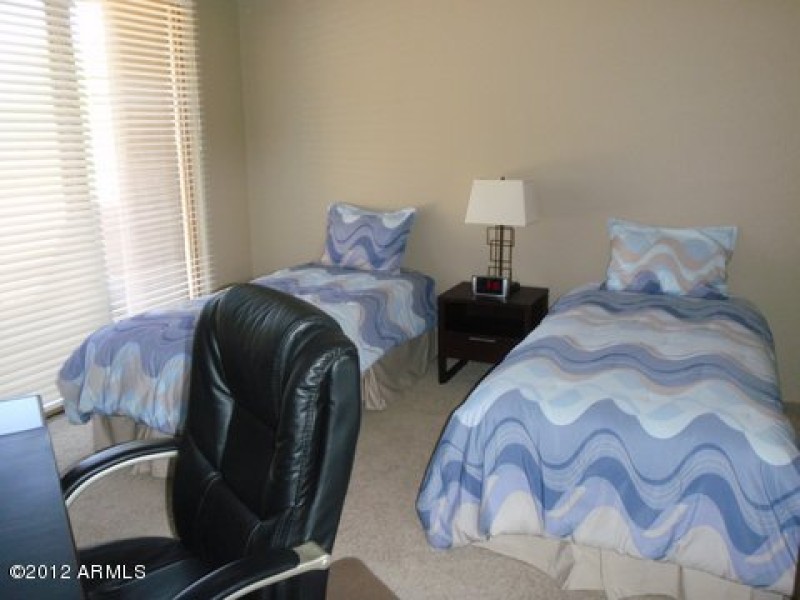 Guest Bedroom/ Office