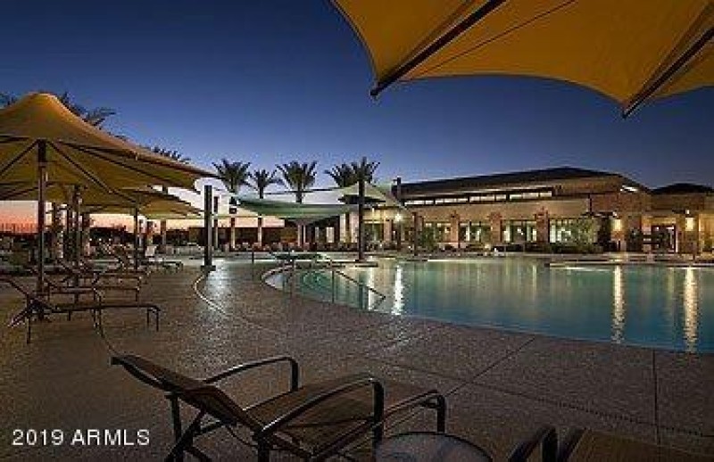 X-WEBcommunity-AZ-CI-SCA-Poolside1