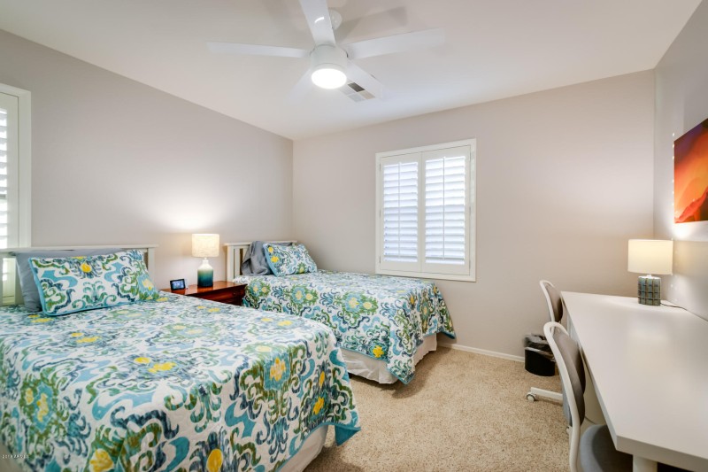 Twin beds in 3rd bedroom