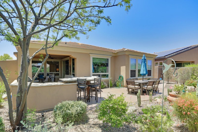 GREAT BACKYARD--RELAX OR ENTERTAIN