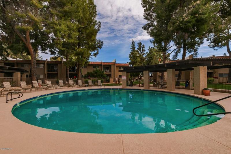 F740C930-3EEA-4BC1-BCC3-BAB36EC76B93