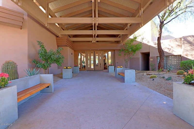 1.2 Golf Club Entrance