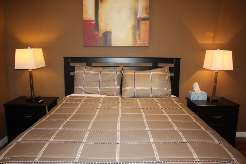 2nd Bedroom with Queen Size Bed