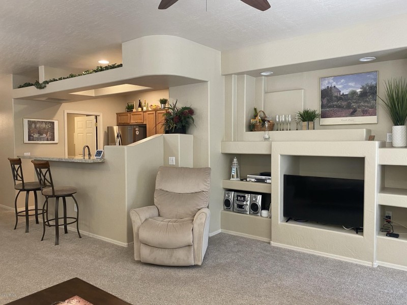 Living Room to Kitchn