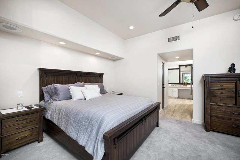 10071EGraythornDr-15