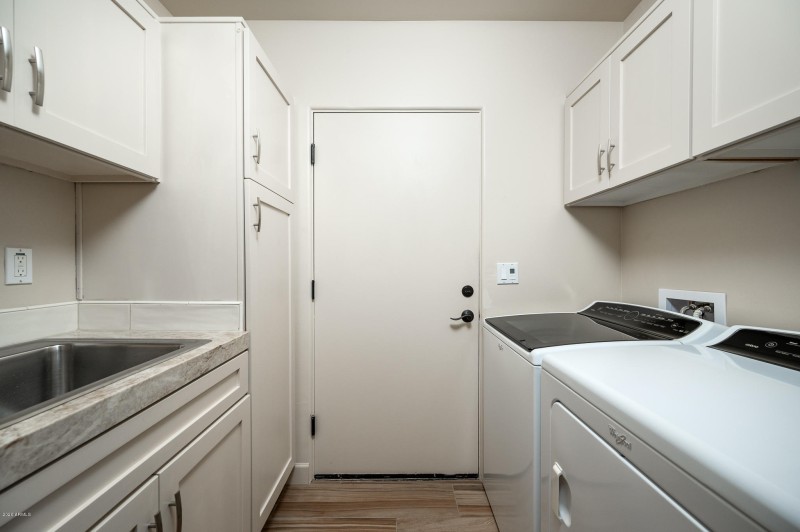 10071EGraythornDr-23