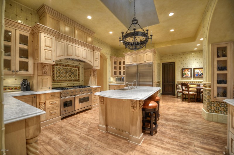 UNBELIEVABLE GOURMET KITCHEN