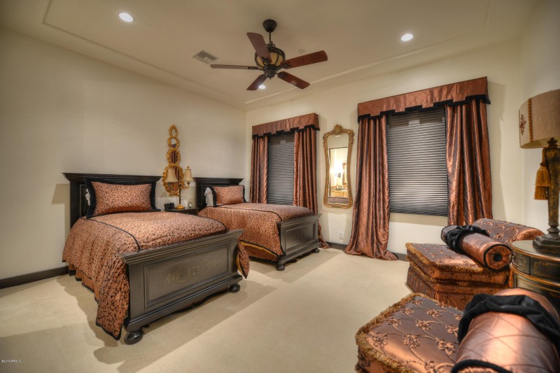 2ND BEDROOM IN MAIN HOUSE