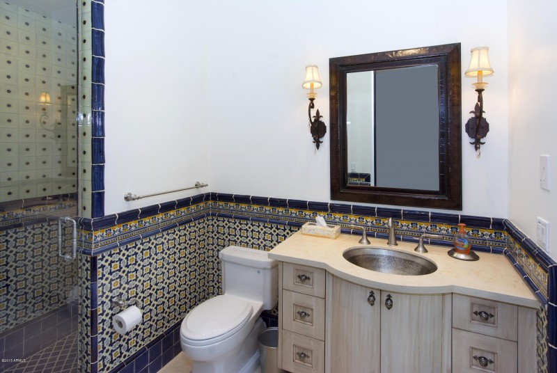 GUEST BATHROOM W/SHOWER