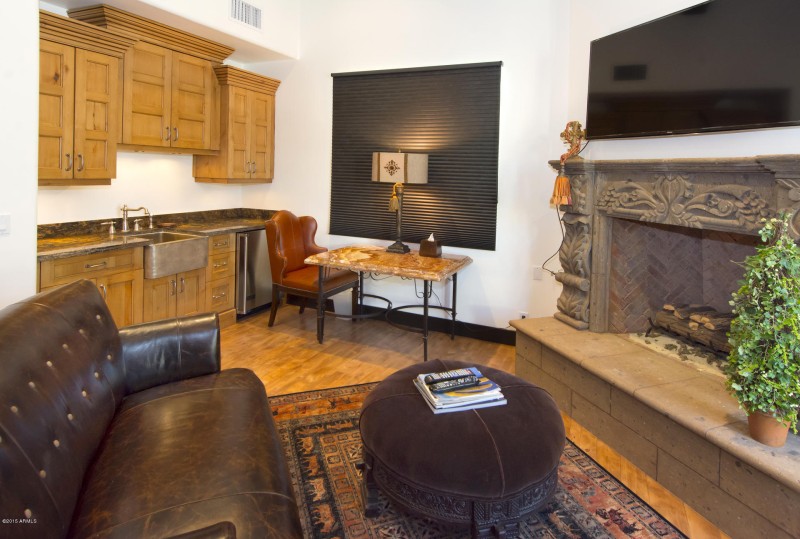 GUEST CASITA LIVING W/SINK & FRIDGE