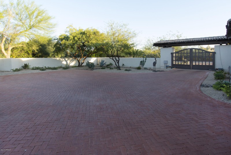 HUGE MOTOR COURT GATED ENTRY